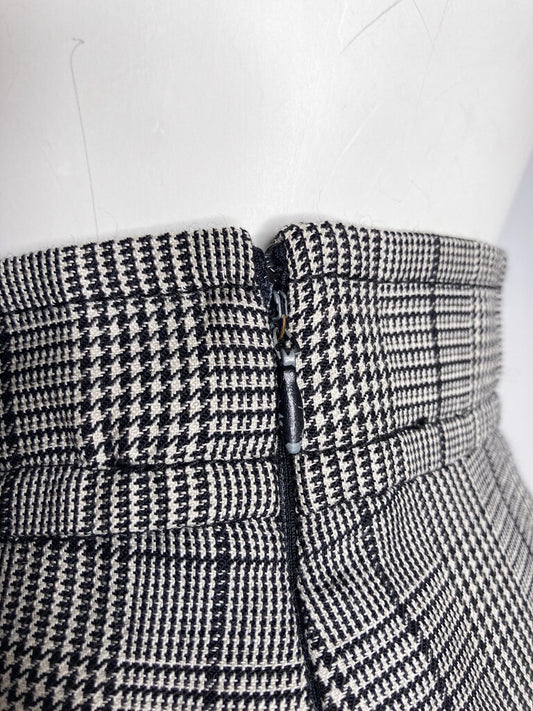 Miu Miu houndstooth plaid print skirt close-up of zip closure
