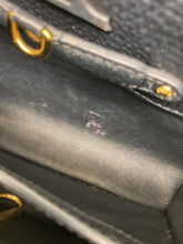 Load image into Gallery viewer, Capucines MM Leather Handbag