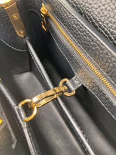 Load image into Gallery viewer, Capucines MM Leather Handbag