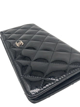 Load image into Gallery viewer, Patent Leather Diamond Quilted Wallet