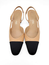 Load image into Gallery viewer, Leather & Crossgrain Heels Size 36C