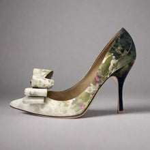 Load image into Gallery viewer, Valentino &quot;Bow&quot; Heels Size 38
