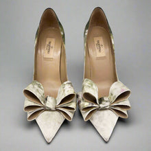 Load image into Gallery viewer, Valentino &quot;Bow&quot; Heels Size 38
