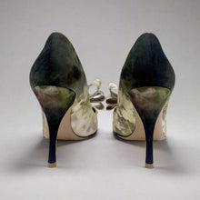 Load image into Gallery viewer, Valentino &quot;Bow&quot; Heels Size 38
