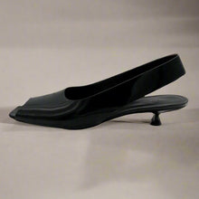 Load image into Gallery viewer, The Row Heels Size 40.5
