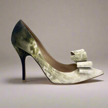 Load image into Gallery viewer, Valentino &quot;Bow&quot; Heels Size 38
