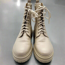 Load image into Gallery viewer, Tony Bianco Boots Size 8.5 (incl box)
