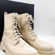 Load image into Gallery viewer, Tony Bianco Boots Size 8.5 (incl box)
