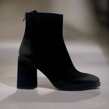 Load image into Gallery viewer, Halmanera Boots &#39;As New&#39; Size 41 (incl box)
