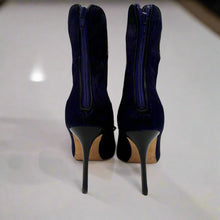 Load image into Gallery viewer, Manolo Blahnik Boots Size 39.5
