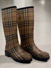 Load image into Gallery viewer, Burberry Nova Check Rain Boots Size 40
