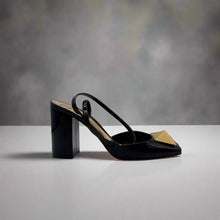 Load image into Gallery viewer, Valentino Heels Size 40
