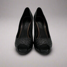 Load image into Gallery viewer, Bottega Veneta Intrecciato Heels Size 37
