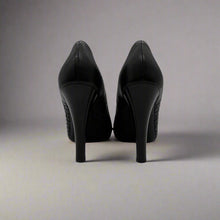 Load image into Gallery viewer, Bottega Veneta Intrecciato Heels Size 37
