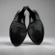 Load image into Gallery viewer, Bottega Veneta Intrecciato Heels Size 37
