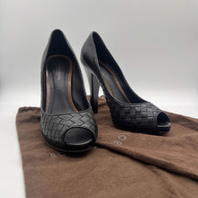 Load image into Gallery viewer, Bottega Veneta Intrecciato Heels Size 37
