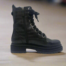 Load image into Gallery viewer, Kurt Geiger Boots NWT Size 41
