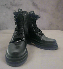 Load image into Gallery viewer, Kurt Geiger Boots NWT Size 41
