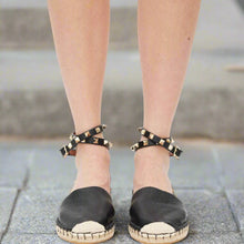 Load image into Gallery viewer, Valentino Flats Size 38
