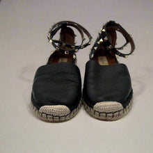 Load image into Gallery viewer, Valentino Flats Size 38
