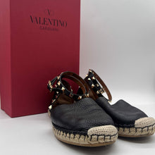 Load image into Gallery viewer, Valentino Flats Size 38
