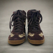 Load image into Gallery viewer, Coach Sneakers Size 5 1/2
