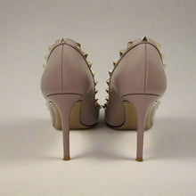 Load image into Gallery viewer, Valentino Heels Size 37
