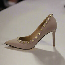 Load image into Gallery viewer, Valentino Heels Size 37
