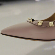 Load image into Gallery viewer, Valentino Heels Size 37
