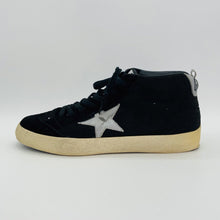 Load image into Gallery viewer, Golden Goose Leather Sneakers Size 39
