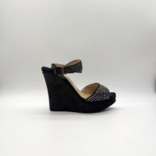 Load image into Gallery viewer, Jimmy Choo Heels Size 37
