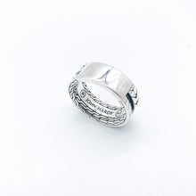 Load image into Gallery viewer, John Hardy Classic Silver Chain Ring with Black Sapphire
