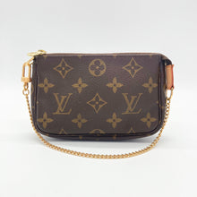 Load image into Gallery viewer, Louis Vuitton Mini Pouchette Handbag
