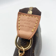 Load image into Gallery viewer, Louis Vuitton Mini Pouchette Handbag
