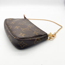 Load image into Gallery viewer, Louis Vuitton Mini Pouchette Handbag
