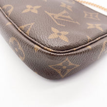 Load image into Gallery viewer, Louis Vuitton Mini Pouchette Handbag
