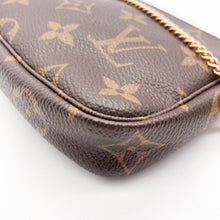 Load image into Gallery viewer, Louis Vuitton Mini Pouchette Handbag
