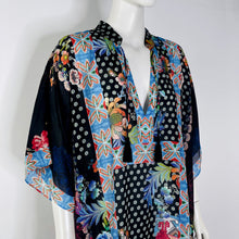 Load image into Gallery viewer, Johnny Was Kaftan Size L
