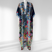 Load image into Gallery viewer, Johnny Was Kaftan Size L
