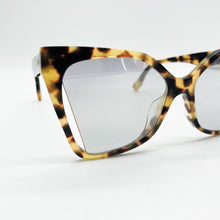 Load image into Gallery viewer, Fendi Butterfly Sunglasses
