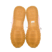Load image into Gallery viewer, Runaway Sneakers Size 39
