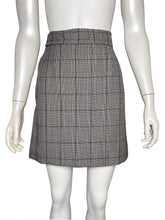 Load image into Gallery viewer, Houndstooth Skirt Size 36
