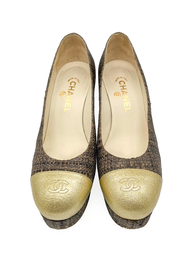 Pair of Chanel Pumps raffia with gold coloured leather accents