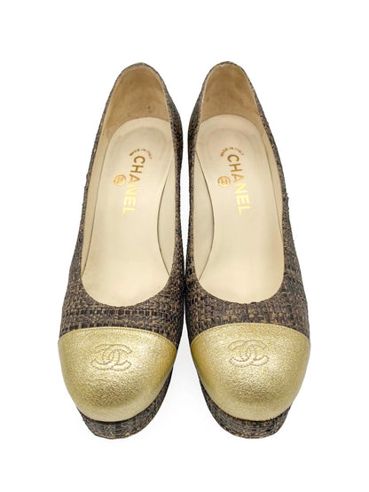 Pair of Chanel Pumps raffia with gold coloured leather accents