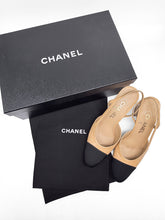 Load image into Gallery viewer, Leather &amp; Crossgrain Heels Size 36C
