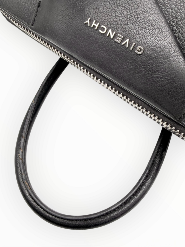 'Antigona' Medium Leather Handbag