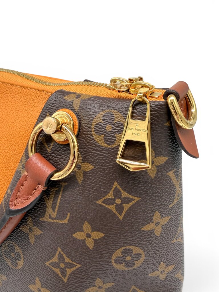 V Tote MM Bag