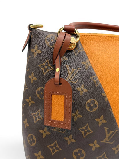 V Tote MM Bag