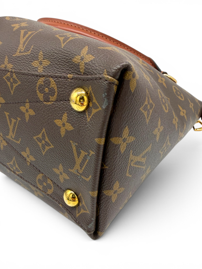 V Tote MM Bag