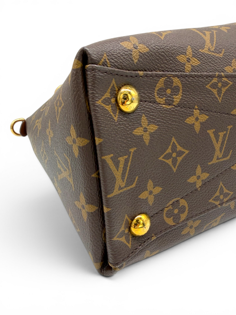 V Tote MM Bag
